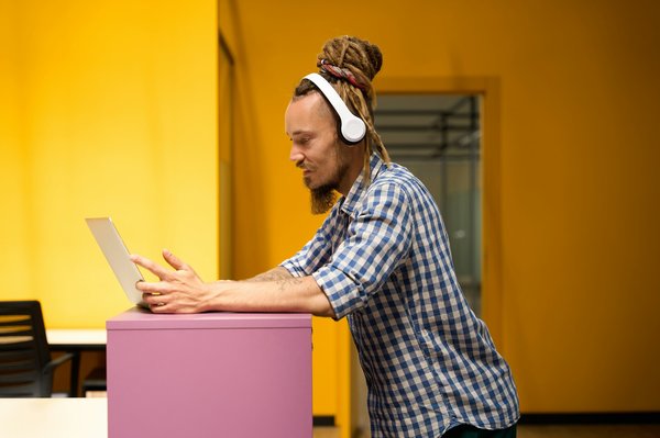 How to Create a Home Office in a Tiny House?